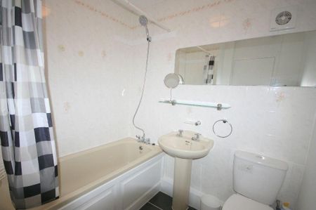 1 bedroom in a house share to rent - Photo 5