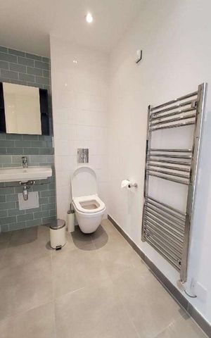 Discovery Tower, Terry Spinks Place, Canning Town, London, E16 - Photo 5