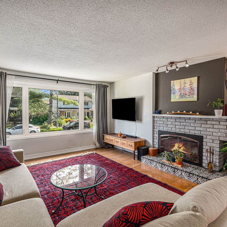 For Lease - 560 Buchanan Crescent, Beacon Hill North - South and Area, Ontario - Photo 1