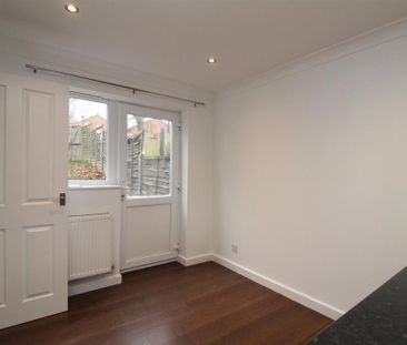 3 bedroom end of terrace house to rent - Photo 1