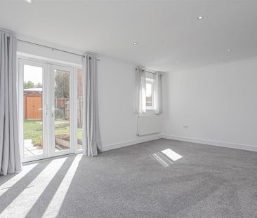 4 bedroom semi-detached house to rent - Photo 5