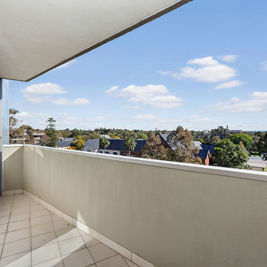 MODERN & SPACIOUS APARTMENT IN THE HEART OF BURWOOD - Photo 1