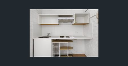 Low Maintenance and and Secure Studio in Prime St Kilda Location - Photo 2