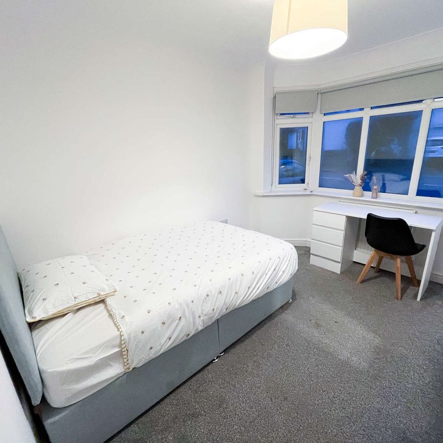 Charnwood Avenue Room 4 - Photo 1