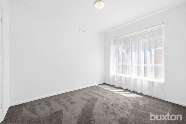 Neat and Tidy 2 Bedroom Ground Floor Apartment! - Photo 1