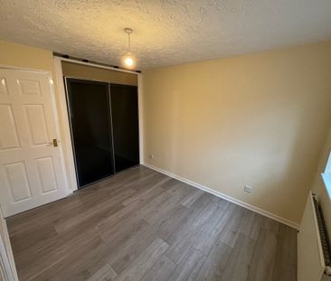 Clos Eileen Chilcott, Llansamlet, SWANSEA - Photo 4