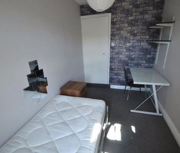 4 bedroom terraced house to rent - Photo 4