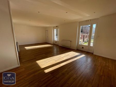 Location Appartement 4 pièces 121m² LE CHAMBON FEUGEROLLES 42500 - Photo 2