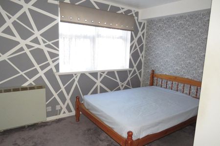 Nursery Lane, HALIFAX - Photo 3