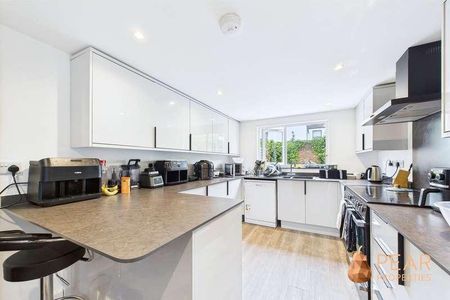 Ashdown Road, Worthing, BN11 - Photo 3