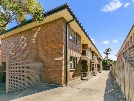Top Floor Two Bedroom Apartment in Desirable Dulwich Hill Location - Photo 1