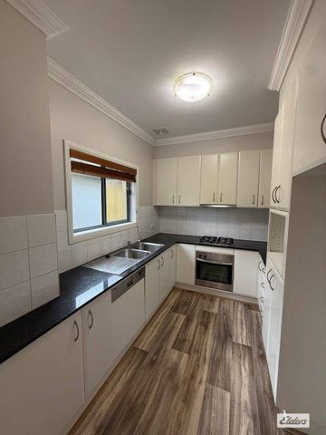 MODERN TRI-LEVEL TOWNHOUSE - Photo 2