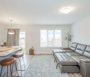 Bright & Spacious 3 Bedroom Townhouse in Welland!! - Photo 6