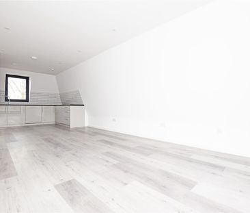 High Street, Hampton Hill, TW12 - Photo 6