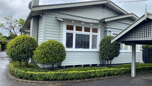 Charming 3-Bedroom Bungalow - Photo 1