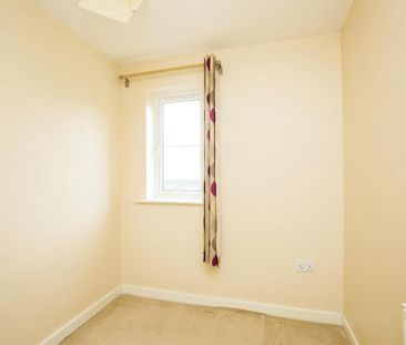 2 bedroom end of terrace house to rent - Photo 2