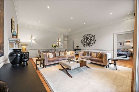 Well-presented contemporary 2 bedroom apartment at Princes Gate, a fantastic new refurbished conversion in the heart of South Kensington. - Photo 2