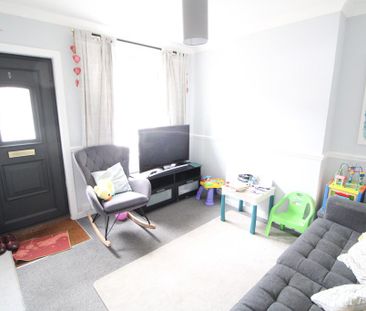 2 bedroom end of terrace house to rent - Photo 2