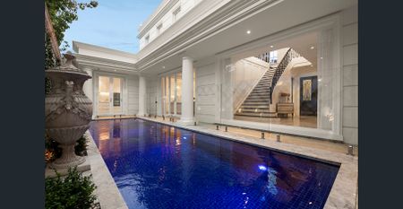 A Landmark Residence of Architectural Distinction - Photo 3
