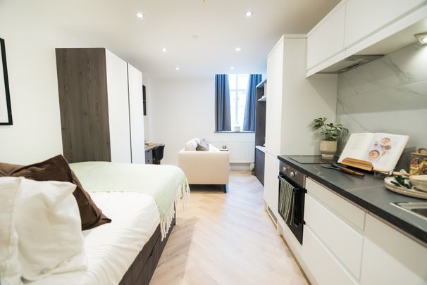 Apt 008, Churchill House Residence - Photo 1