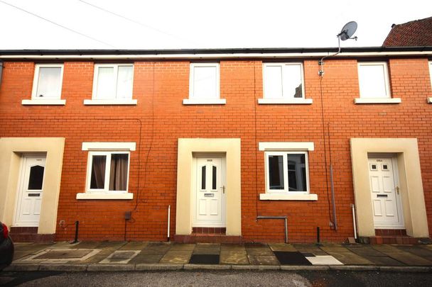 3 bedroom terraced house to rent - Photo 1