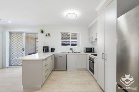 3 Bed 2 Bath 2 Car with Solar - Photo 5