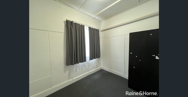 Family home in central and convenient location - Photo 1