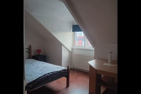 4 Bed Terraced House, Brudenell Avenue, LS6 - Photo 3