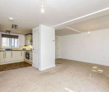 2 bedroom flat to rent - Photo 2