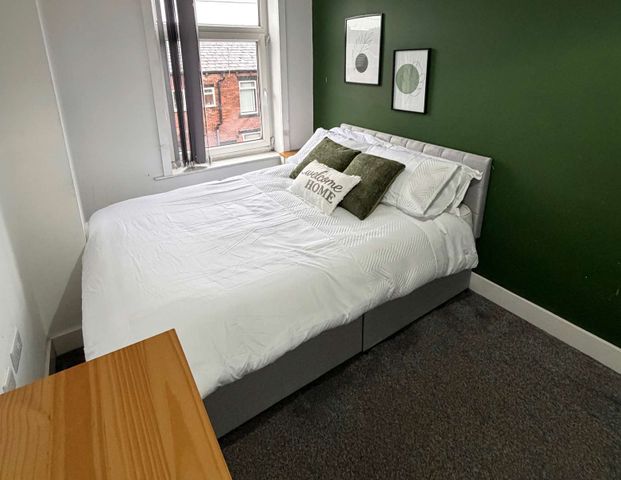 Tonge Moor Road Room 3 - Photo 1