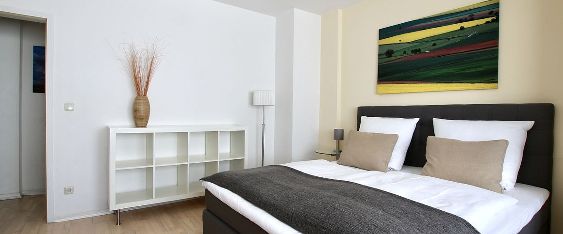 Modern möbliertes Apartment mit Aufzug im Herzen von Köln - Photo 1