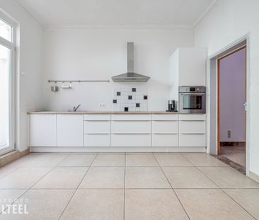 Prachtige ruime woning met 4 slaapkamers in het centrum van Sint-Ni... - Photo 4