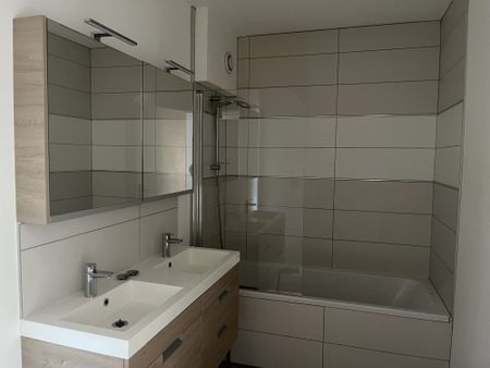 Location Appartement 3 pièces 82m² LILLE 59800 - Photo 5