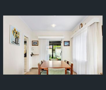 FAMILY FRIENDLY 3 BEDROOM HOUSE WITH BIG SHED. PETS NEGOTIABLE - Photo 2