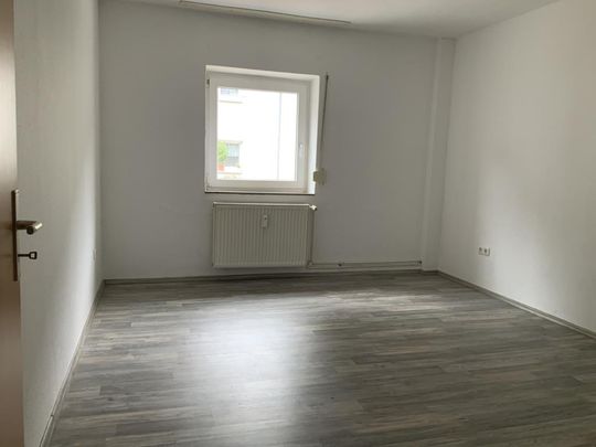Das hat sich gewaschen,- neues Wannenbad inklusive im Erdgeschoss 2,5 Zimmer Wohnung - Photo 1