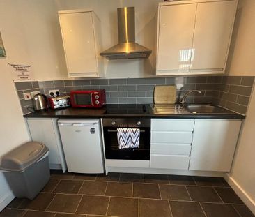 1 bedroom flat to rent - Photo 2