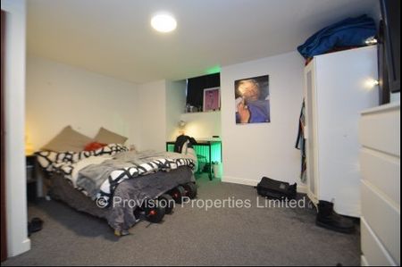 6 Bed Student Properties Hyde Park - Photo 3