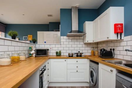 4 bedroom property to rent - Photo 5