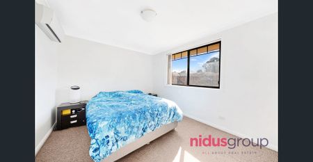 Charming 2-Bed Townhouse with Large Backyard – Rear Position in Quiet Complex - Photo 4