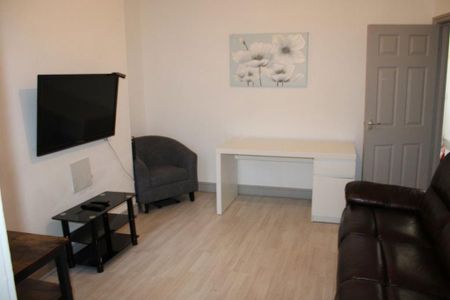 4 bedroom house to rent - Photo 2