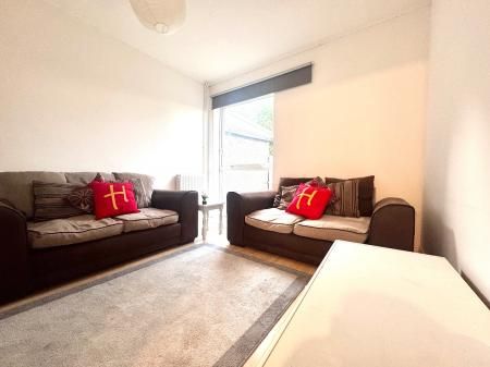 4 Bed Student Home - 60 Kemsing Gardens - Photo 1