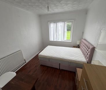 3 bedroom semi-detached house to rent - Photo 3