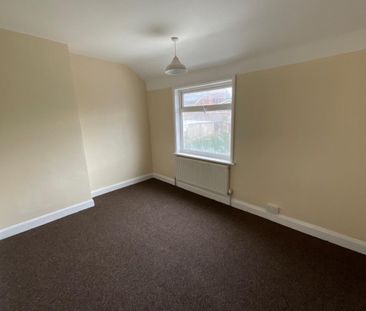 3 bedroom house - end terrace to rent - Photo 3