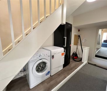 4 bed Apartment for Rent - Photo 6