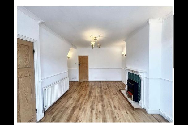 3 Bed Terraced House, Harborough Road, LE4 - Photo 1