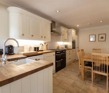 3 bedroom detached bungalow to rent - Photo 6