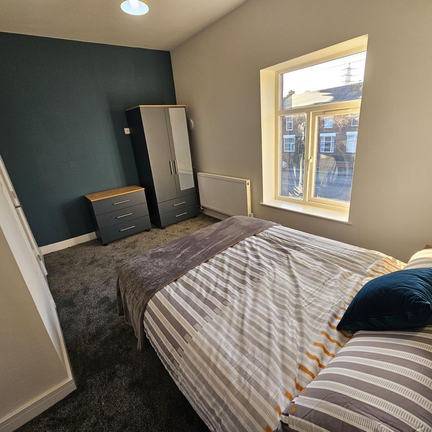 Tonge Moor Road, Bolton - Photo 1
