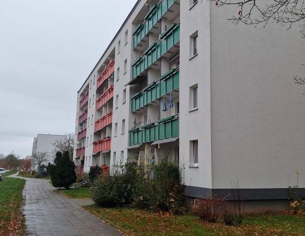 3-Raum Wohnung mit Balkon zu vermieten. - Photo 1