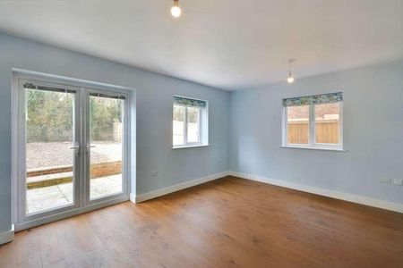 Mathews Court, Warehorne Road, TN26 - Photo 3