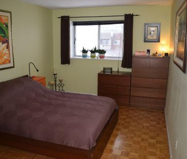 Grand 4 et demi lumineux situé au 8ième étage d’un immeuble en béto... - Photo 3